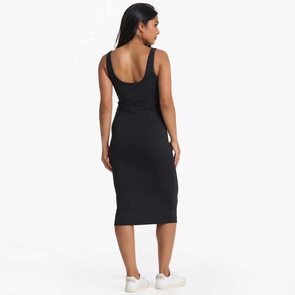 Vuori Essential Dress
